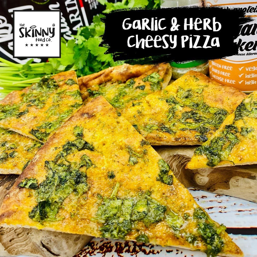 Pizza de queijo com alho e ervas - theskinnyfoodco