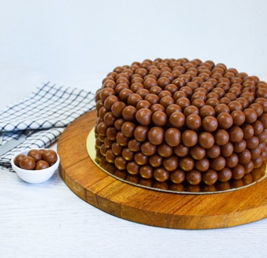 Receta de pastel de chocolate con bolas de malta - theskinnyfoodco