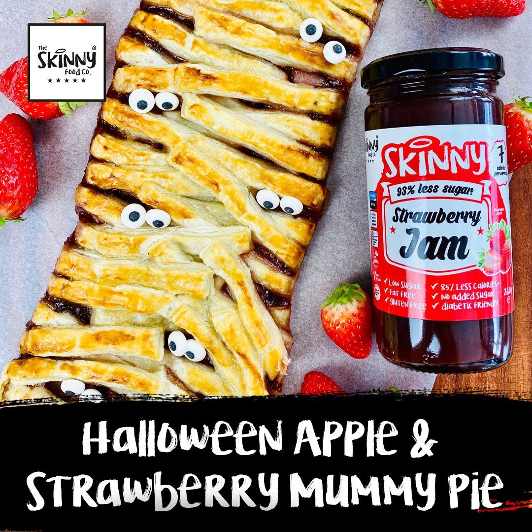 Halloween Apple & Strawberry Mummy Pie - theskinnyfoodco