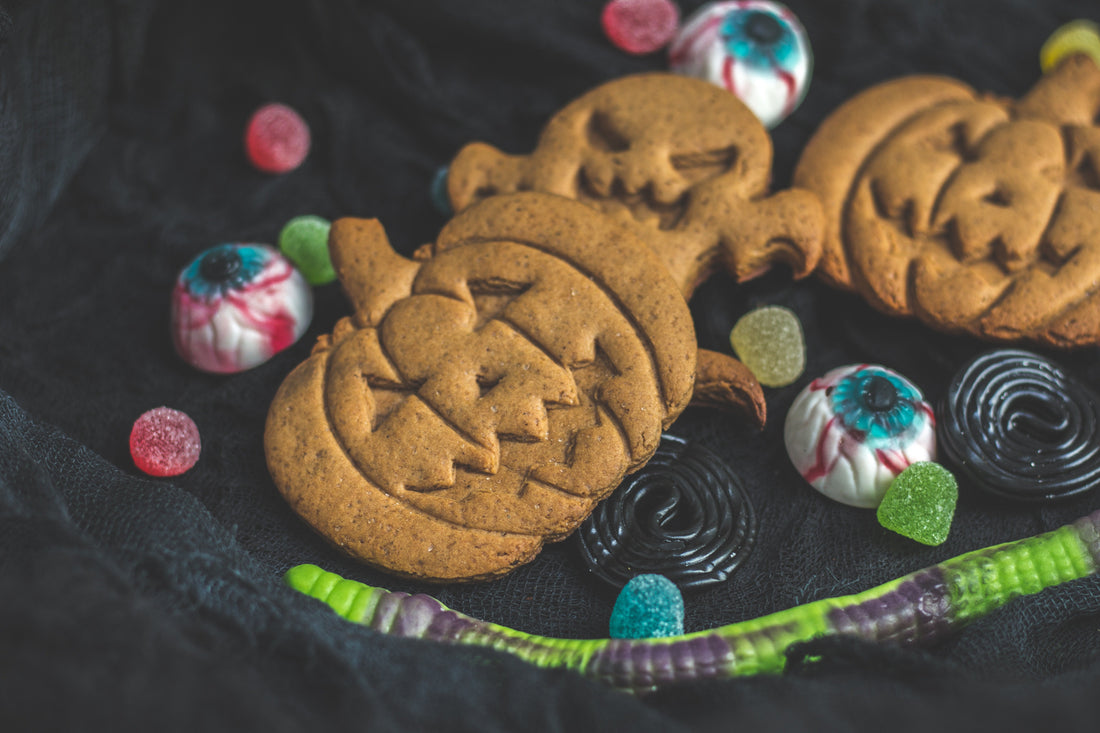 How To Make Halloween Gingerbread Man - theskinnyfoodco