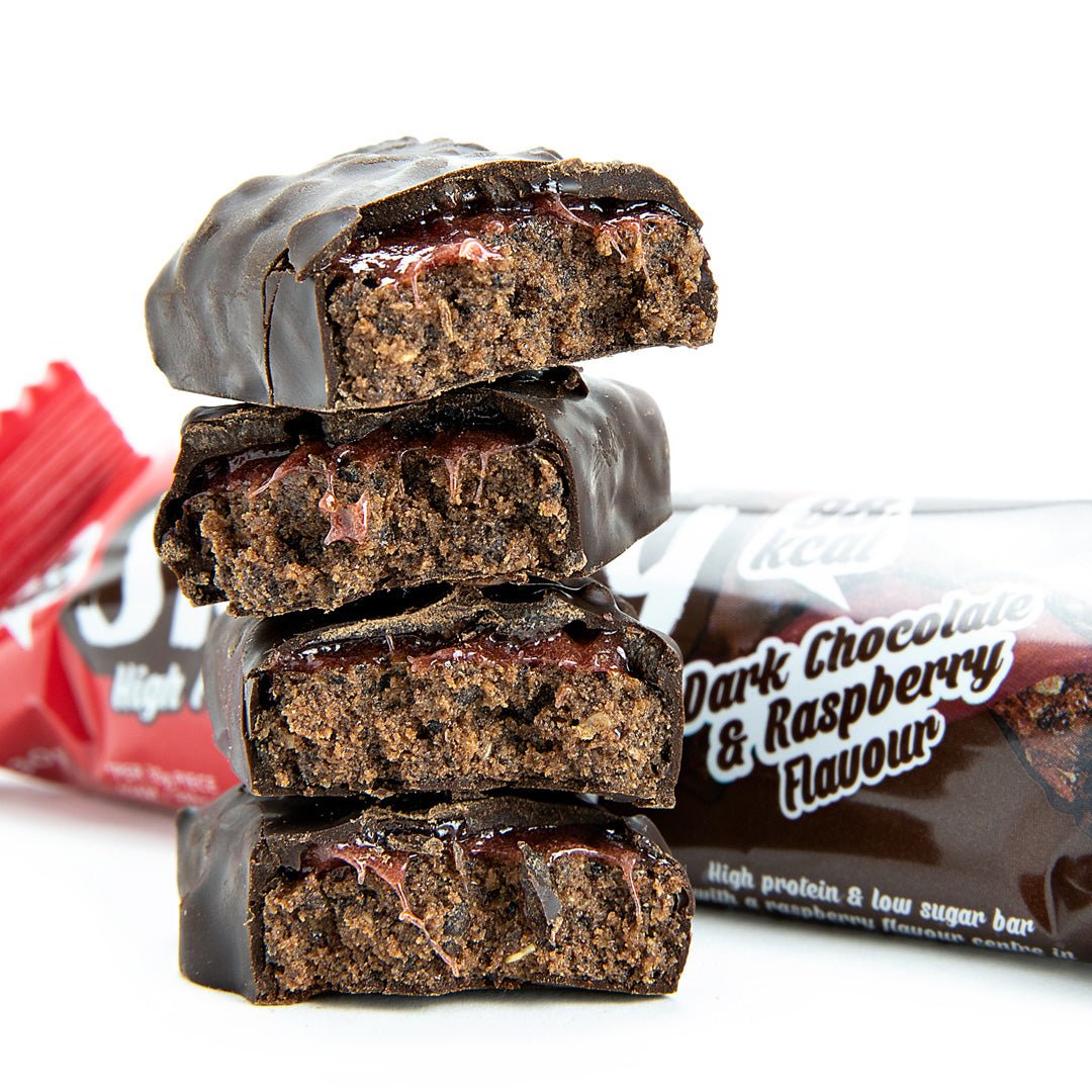 Temna čokoladna malinova tanka ploščica z visoko vsebnostjo beljakovin in nizko vsebnostjo sladkorja - theskinnyfoodco